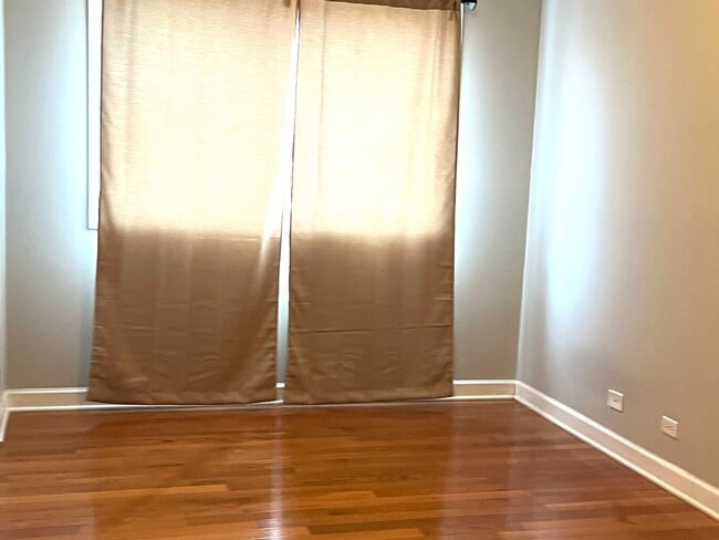 Building Photo - 214 W 31st St