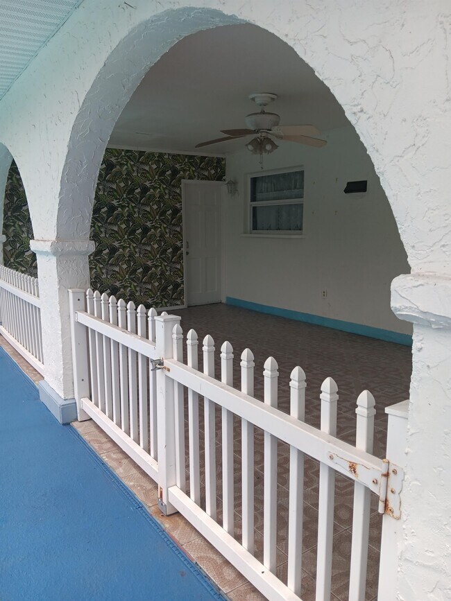 Building Photo - 2321 Irlo Dr