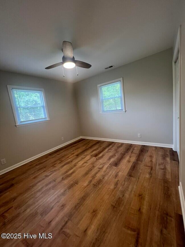 Building Photo - 10501 NC-211