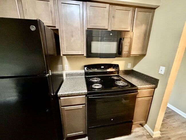 Building Photo - One bedroom available in Danville