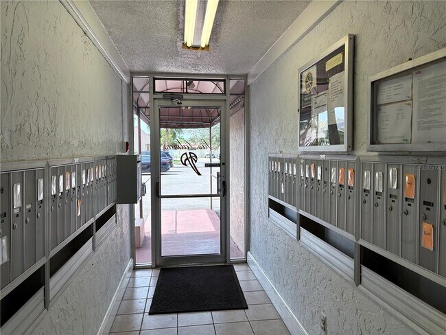Building Photo - 519 Albee Farm Rd