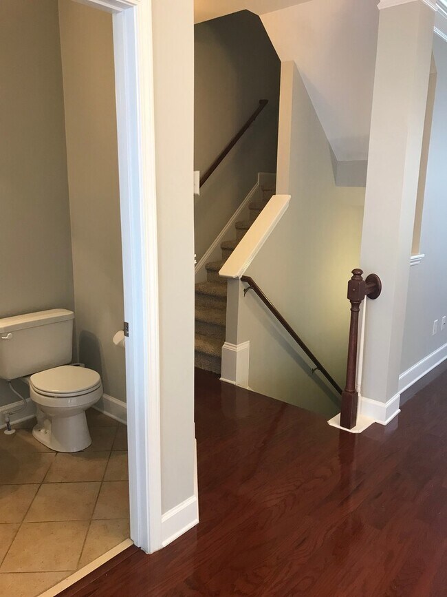 Building Photo - Reduced Rent/Move In Special/Lenox Village...