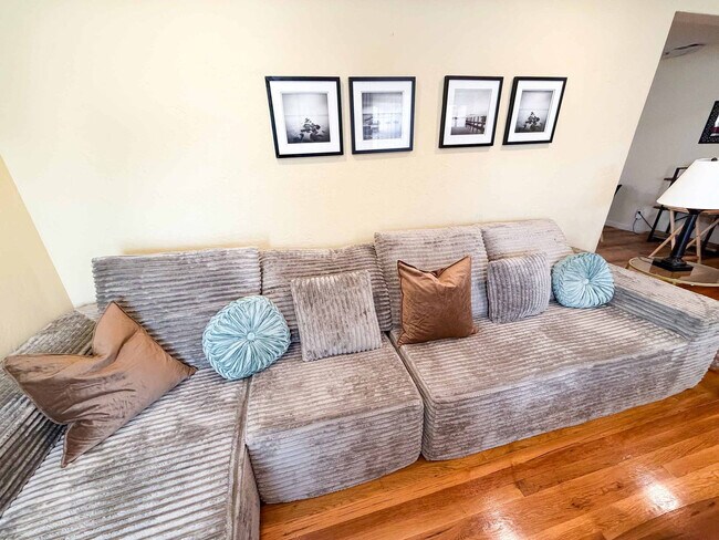 Building Photo - 16018 Windsor Dr