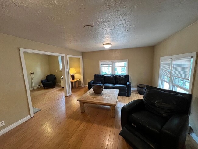 Building Photo - SHORT TERM RENTAL: Spacious 5+ Bedroom Home on the Hill! Available Now-July 24th 2026.