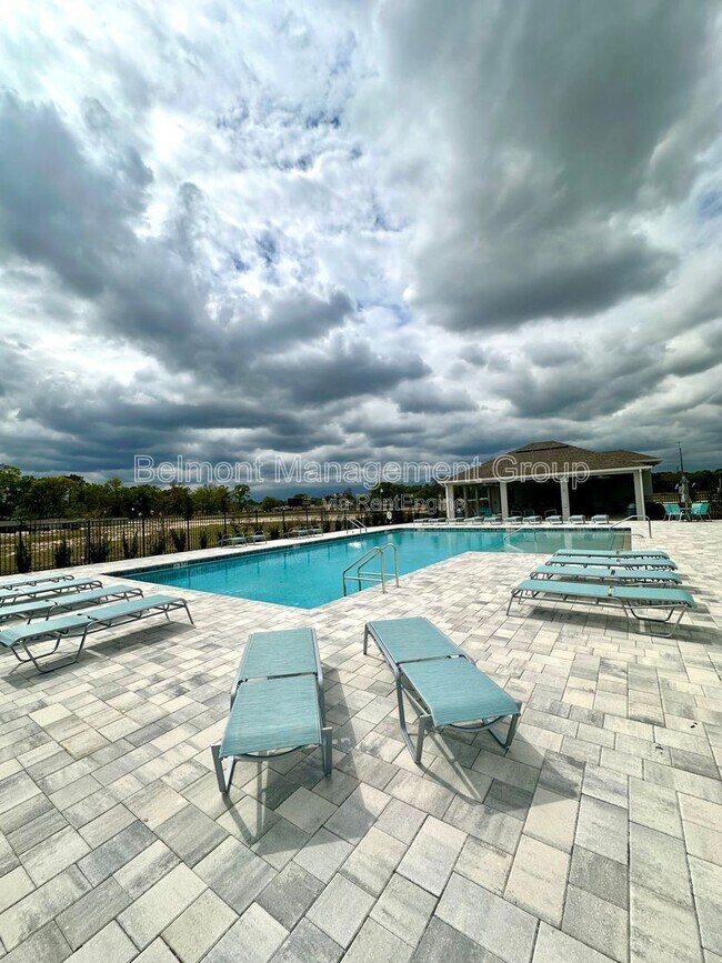 Building Photo - 8250 SW 67th Ave