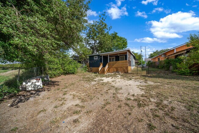 Building Photo - 224 Forrest Ave