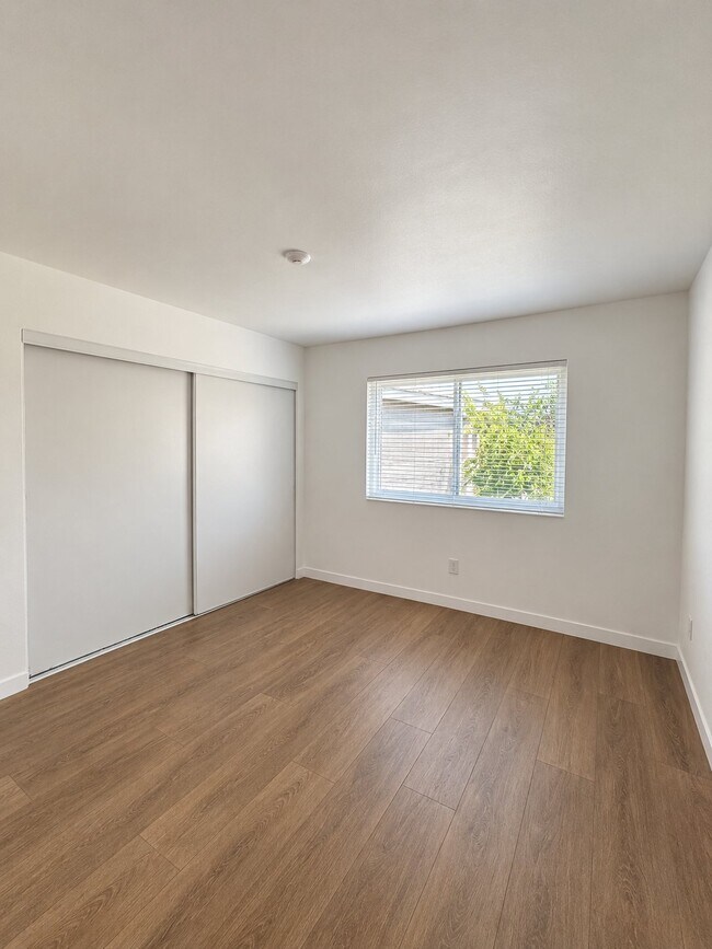 Building Photo - 108 N Helberta Ave