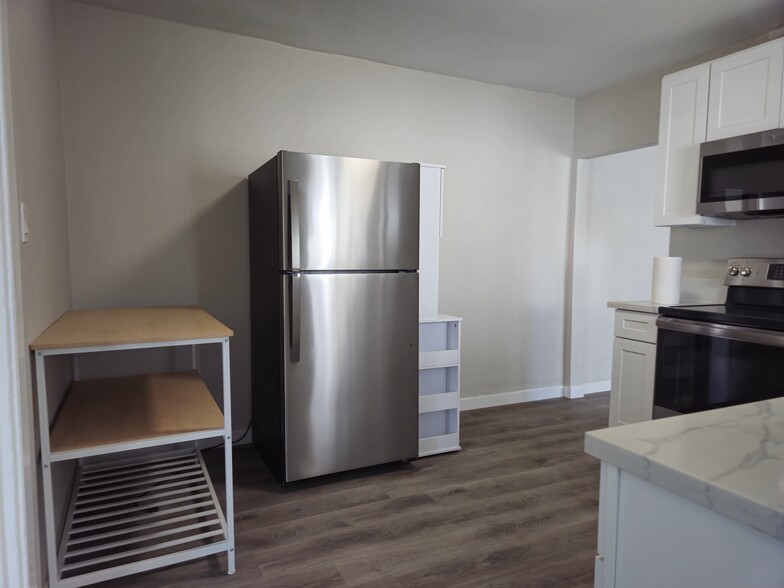 Building Photo - 209 W Ave 26