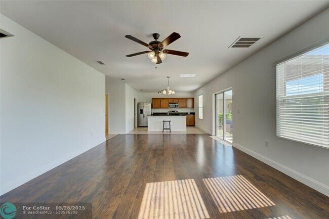 Building Photo - 1566 Lexington Square SW