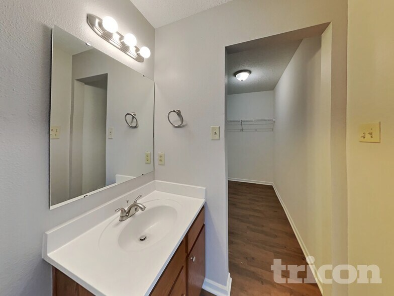 Building Photo - 10393 Fairmont Ln
