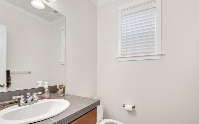 Building Photo - A spacious 4-bedroom+ 2 dens +Bonus Room a...
