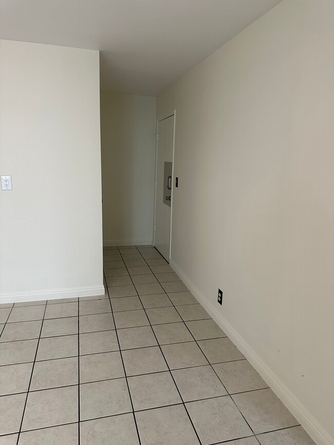 Building Photo - 4381 Ventura Canyon Ave