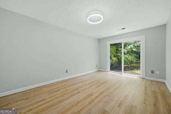 Building Photo - 210 Meadow Run