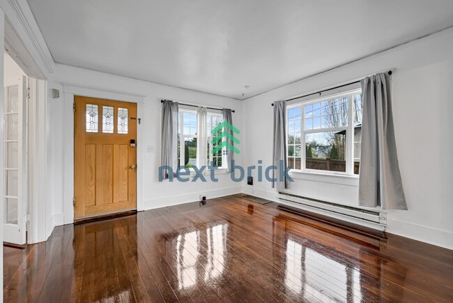 Building Photo - 3 BED & 2 BATH SINGLE FAMILY HOUSE FOR RENT