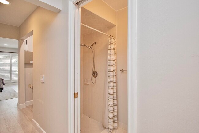 Building Photo - 6805 Allegre Ct