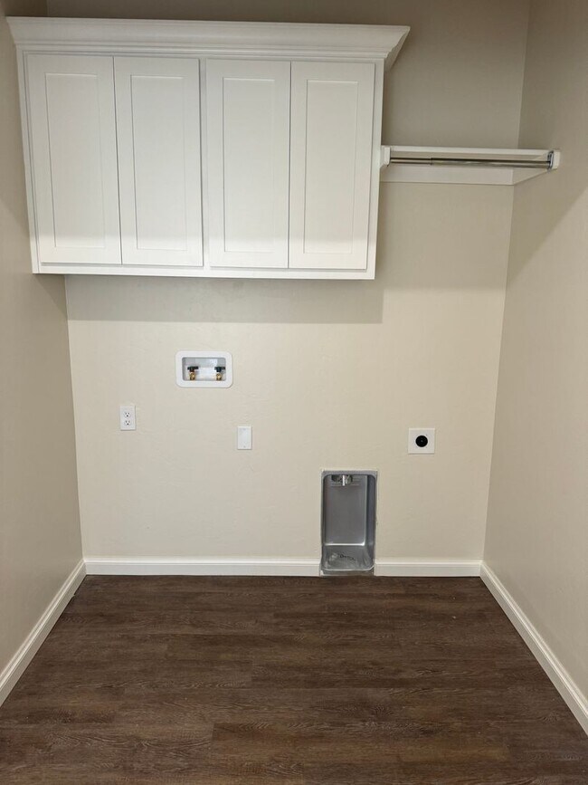 Building Photo - Duplex in Newcastle