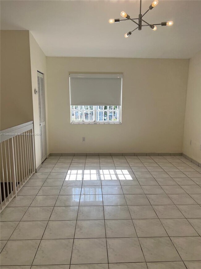 Building Photo - 2208 W 74th St