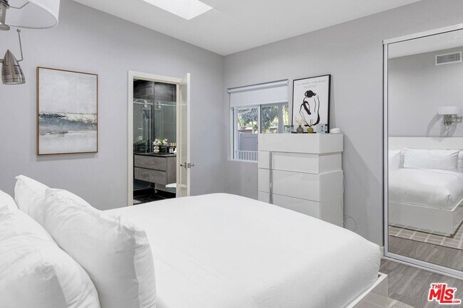 Building Photo - 5147 Fulton Ave