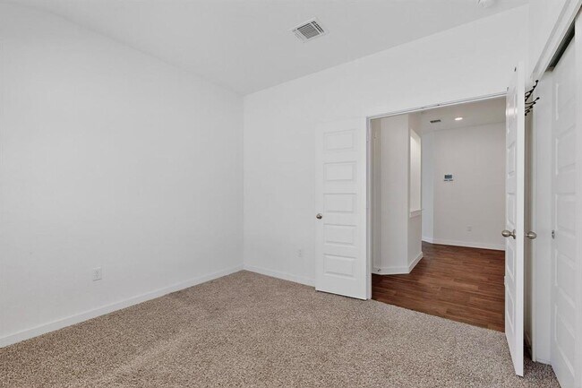 Building Photo - 322 Pedernales Ln