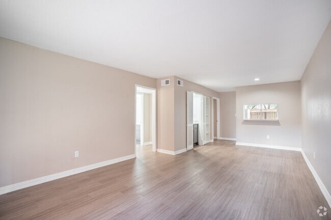 2BR, 2BA - 1050SF - Living Room - 8751 Broadway