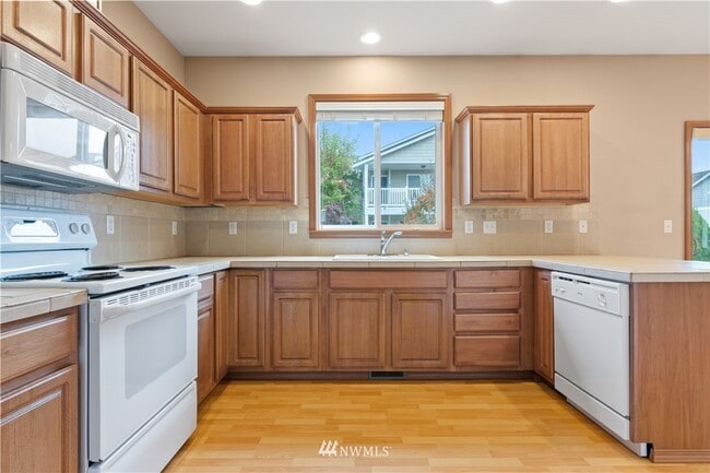 Building Photo - 6405 160th Ave E