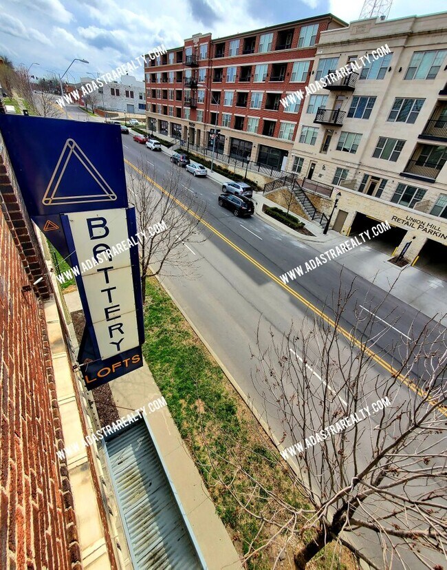 Building Photo - 3001 Gillham Rd