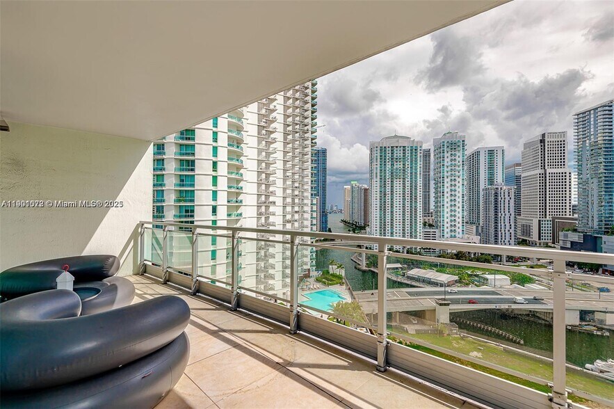 Building Photo - 90 SW 3rd St