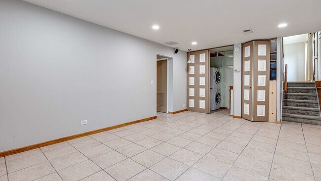 Building Photo - 567 Forum Dr