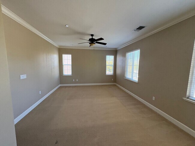 Building Photo - Luxurious home