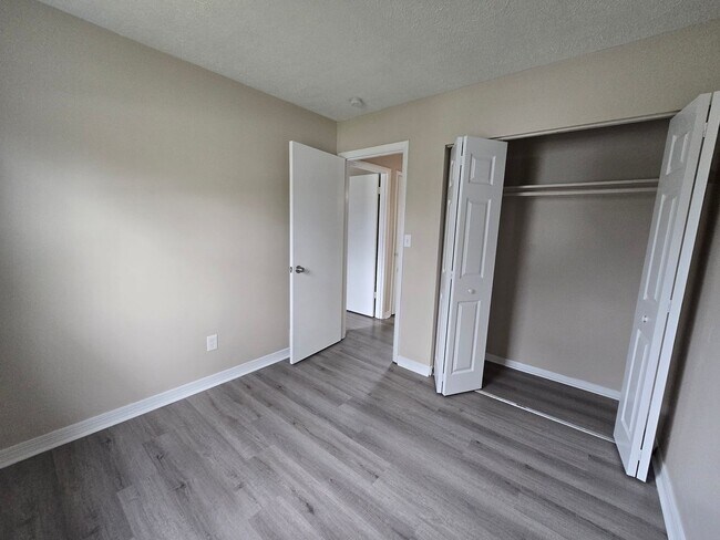 Building Photo - 3 Bedroom Split Entry - Gateway School District