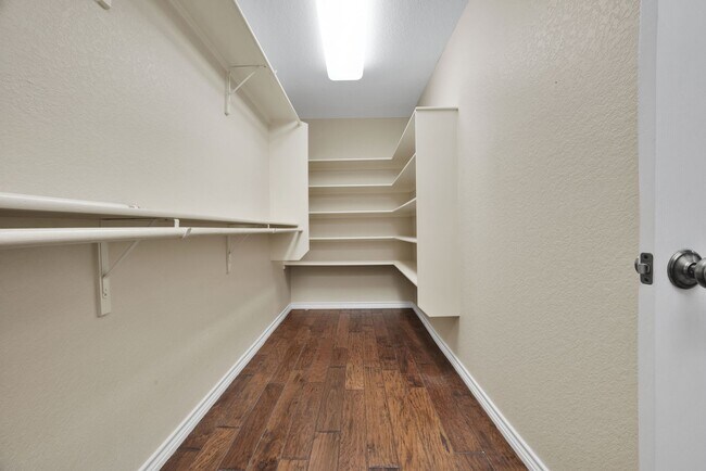 Building Photo - 2607 Knights Walk