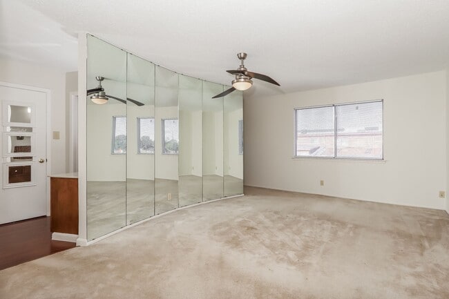 Building Photo - $250 OFF first months rent!!! 3 bedroom 2....