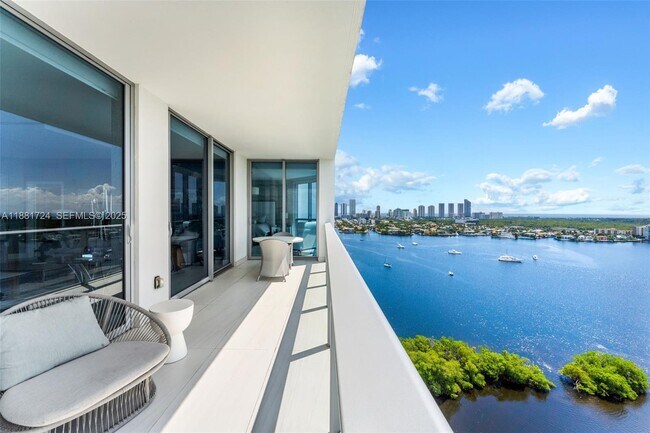 Building Photo - 17111 Biscayne Blvd