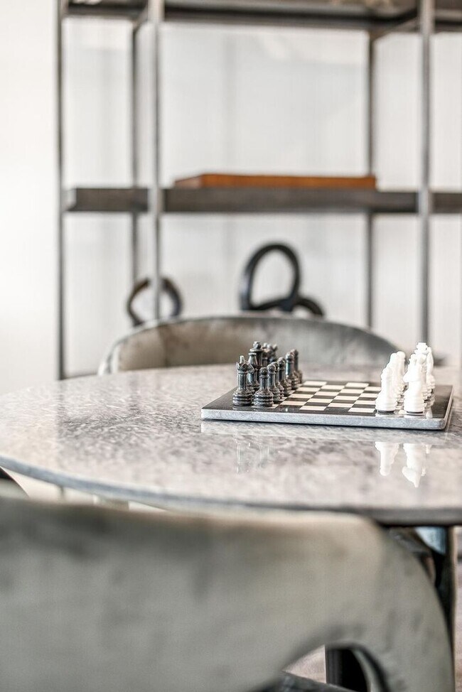 Building Photo - Stunning one bedroom unit in The Wedgewood section of town.