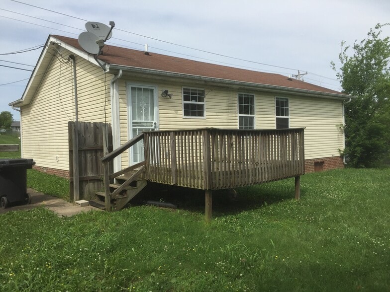 deck area - 106 Grant Ave