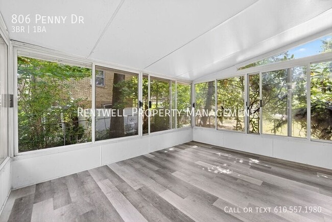 Building Photo - 806 Penny Dr