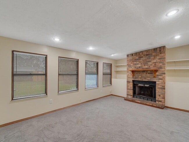 Building Photo - 1166 SE Preston Ln