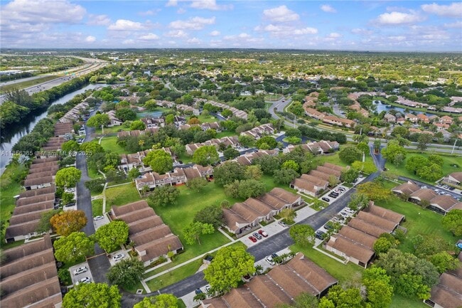 Building Photo - 15712 Woodgate Ct