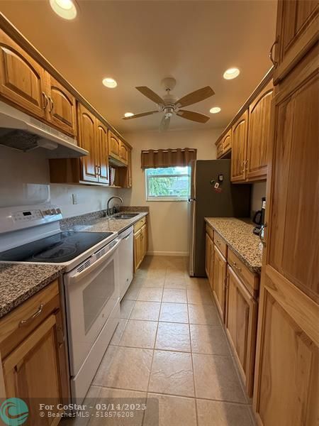 Building Photo - 1397 High Point Way