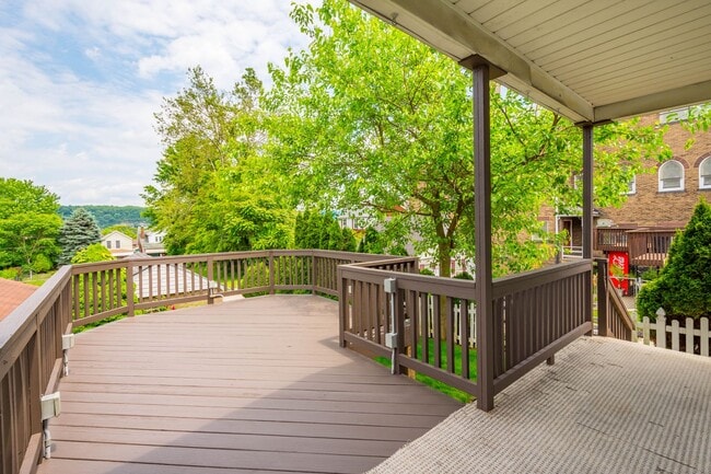 Building Photo - AVAILABLE APRIL 1ST, don't miss this BEAUTIFUL 3-Bedroom Home in Clairton!