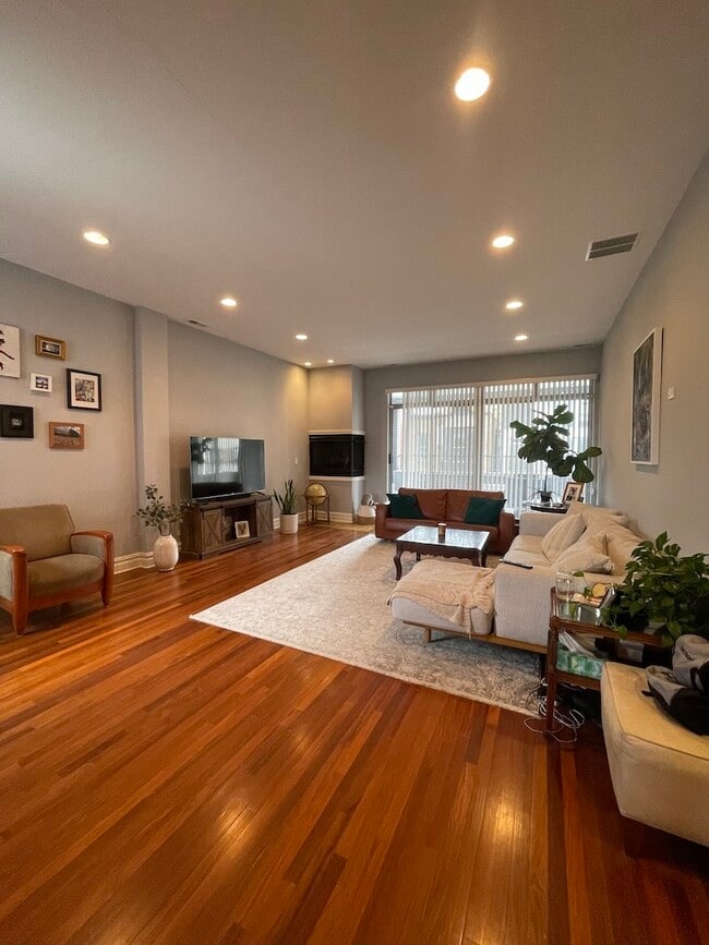 Building Photo - 1746-52 W North Ave