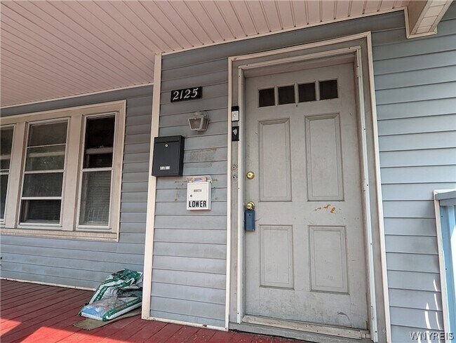 Building Photo - 2125 Niagara St