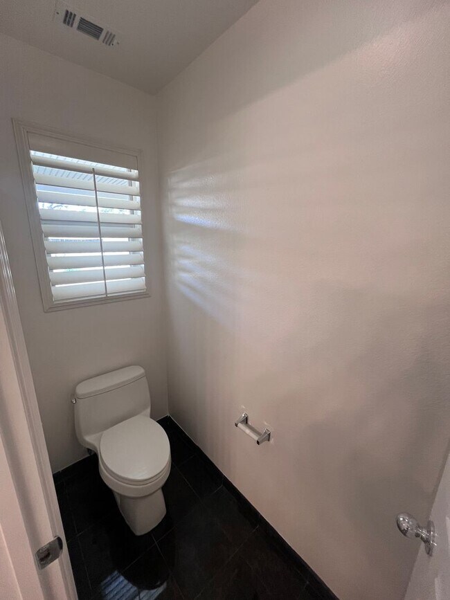 Building Photo - NICE 3 BEDROOM HOME IN ELK GROVE!!