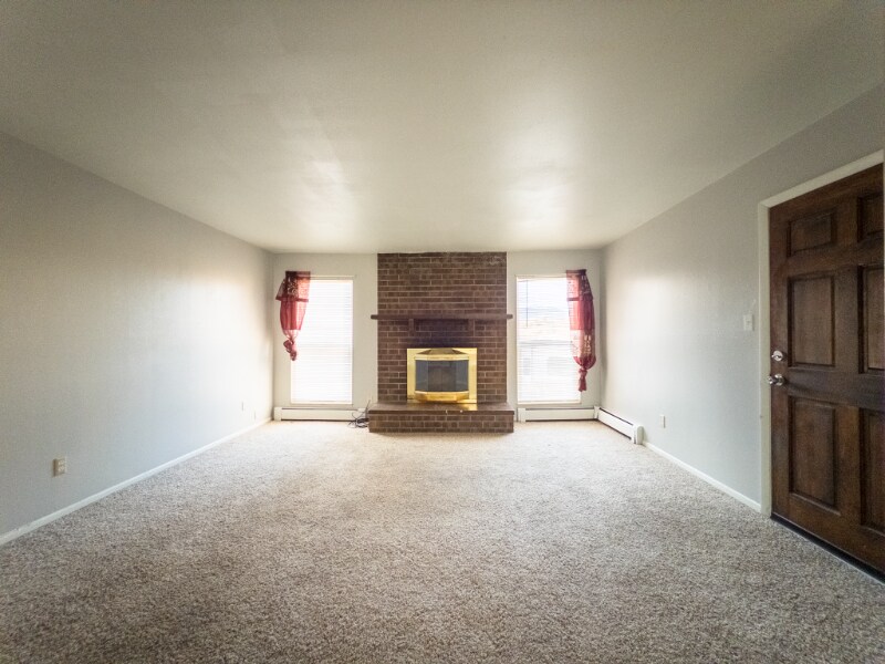 Building Photo - 2136 Friendship Pl