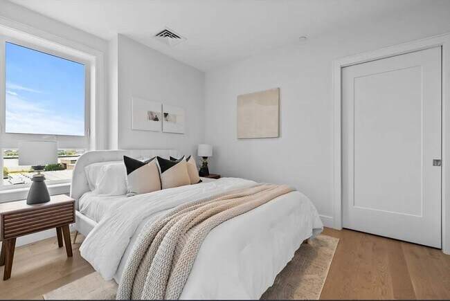 Building Photo - 301 Border St