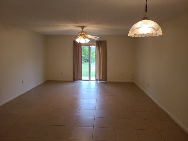 Building Photo - 1 Bedroom 1 Bath Just Over The Bridge From The Ocean!