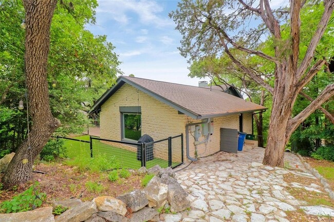 Building Photo - 3801 Laurel Ledge Ln