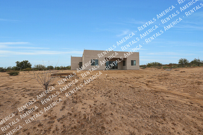Building Photo - 16720 E Melanie Dr