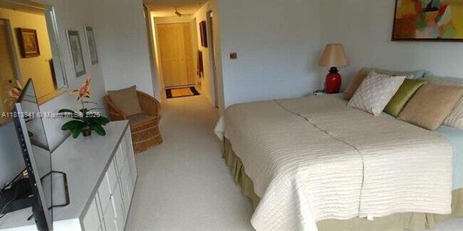 Building Photo - 251 Crandon Blvd