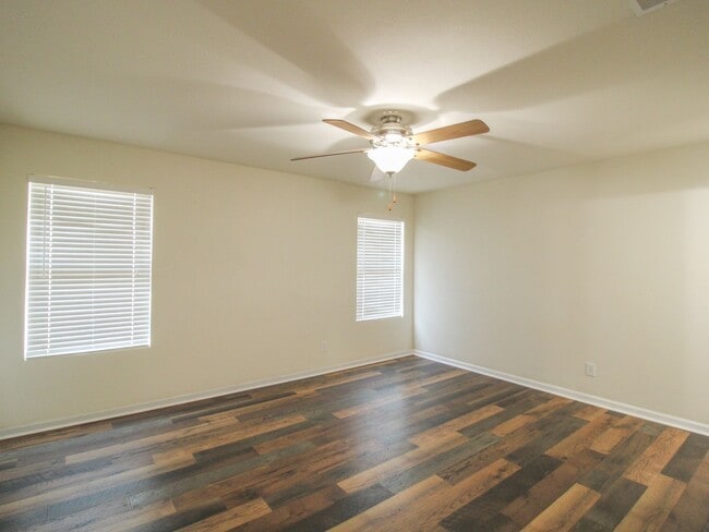Building Photo - Modern and updated home in desirable East ...